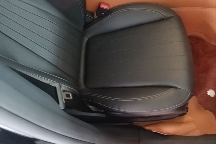 Used Mercedes-Benz E-Class 2023 Updated E 300 L Fashion Edition Right Front Seat