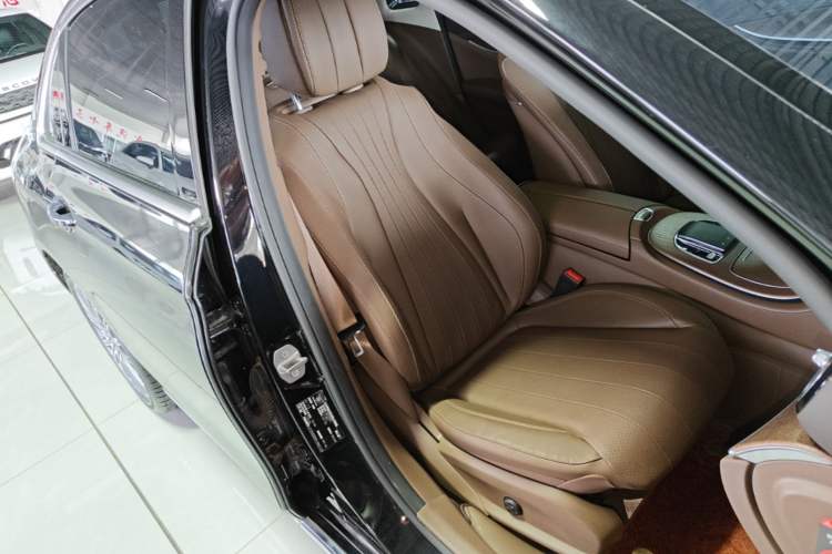 Used Mercedes-Benz E-Class 2023 Updated E 300 L Fashion Edition Right Front Seat