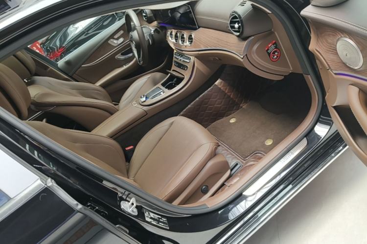 Used Mercedes-Benz E-Class 2023 Updated E 300 L Fashion Edition Right Front Seat