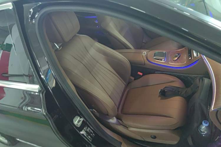 Used Mercedes-Benz E-Class 2023 Updated E 300 L Fashion Edition Right Front Seat