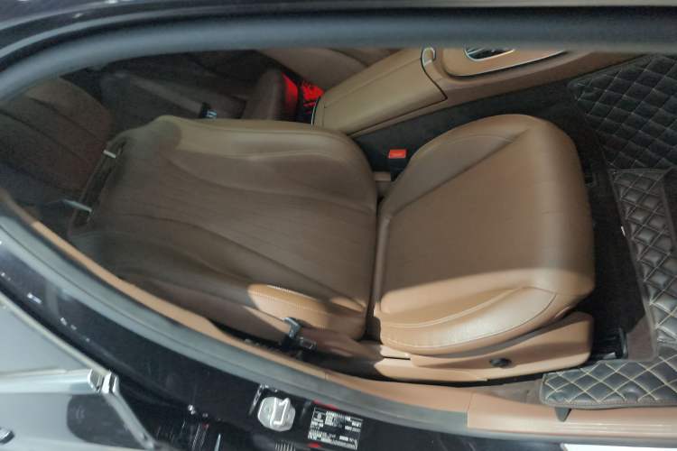 Used Mercedes-Benz E-Class 2023 E 300 L Stylish Model Right Front Seat