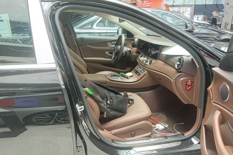 Used Mercedes-Benz E-Class 2023 Updated E 300 L Fashion Edition Right Front Seat