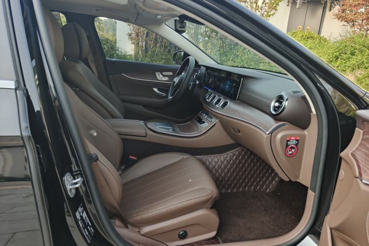 Used Mercedes-Benz E-Class 2023 Updated E 300 L Luxury Edition Right Front Seat
