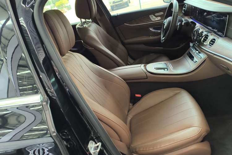 Used Mercedes-Benz E-Class 2023 Updated E 300 L Fashion Edition Right Front Seat