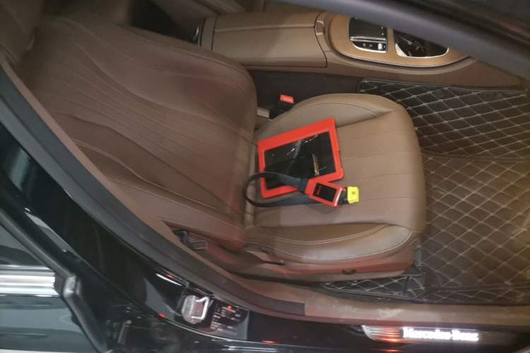 Used Mercedes-Benz E-Class 2023 Updated E 300 L Luxury Edition Right Front Seat