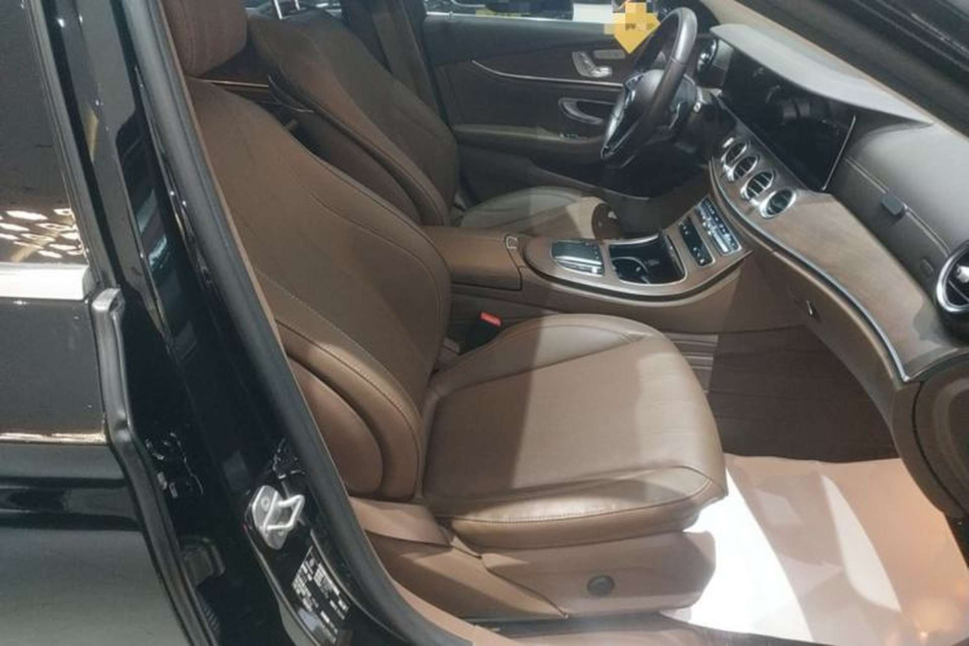 Used Mercedes-Benz E-Class 2023 Updated E 300 L Fashion Edition Right Front Seat