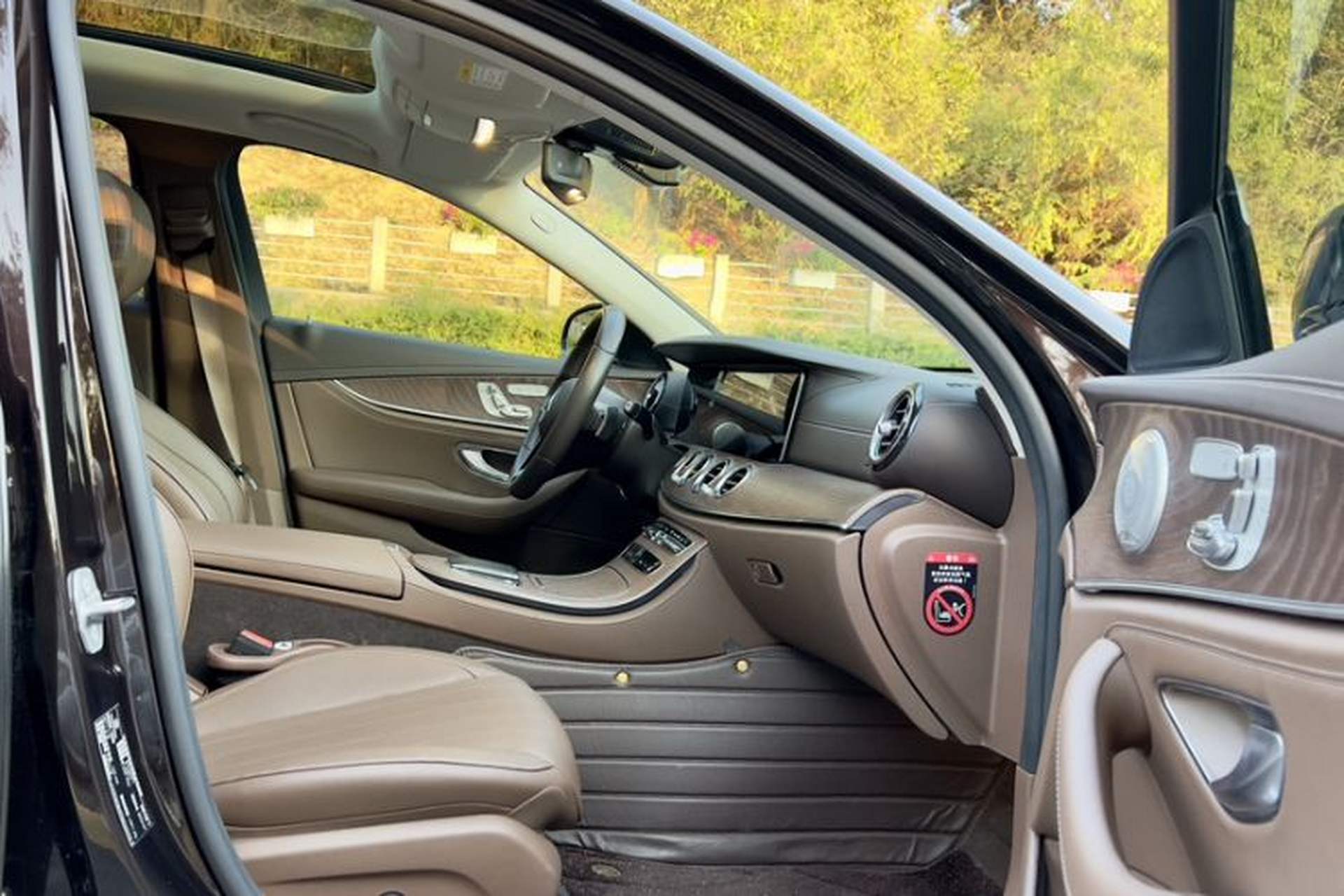 Used Mercedes-Benz E-Class 2023 Updated E 300 L Fashion Edition Right Front Seat