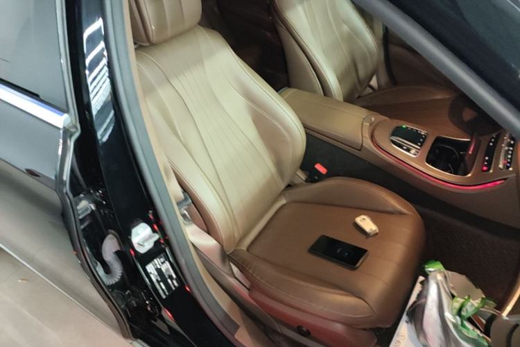 Used Mercedes-Benz E-Class 2023 Updated E 300 L Fashion Edition Right Front Seat