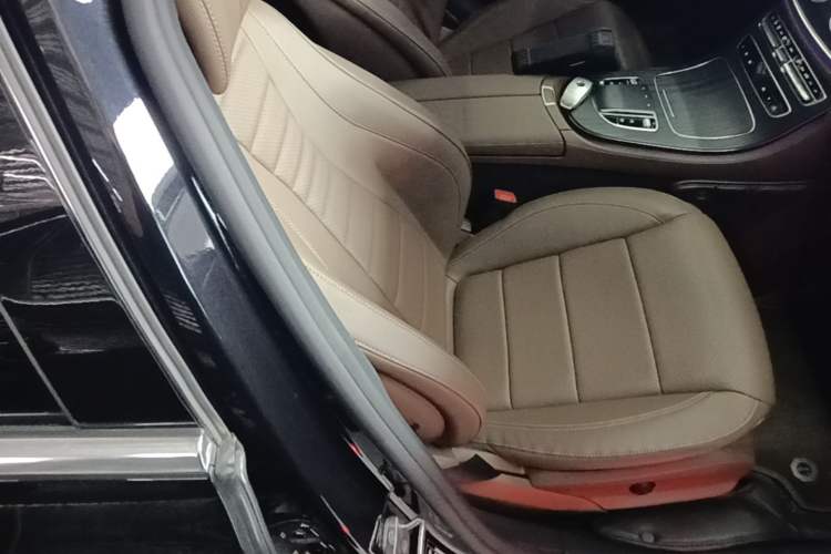 Used Mercedes-Benz E-Class 2023 Restyled E 300 L Sport Luxury Edition Right Front Seat