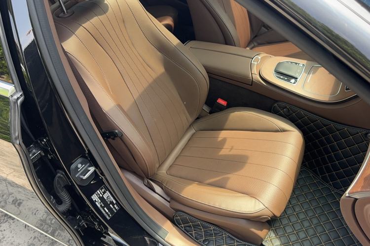 Used Mercedes-Benz E-Class 2023 Updated E 300 L Luxury Edition Right Front Seat