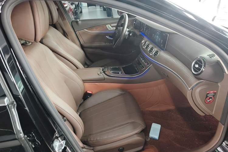 Used Mercedes-Benz E-Class 2023 Updated E 300 L Fashion Edition Right Front Seat