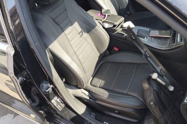 Used Mercedes-Benz E-Class 2023 Restyled E 300 L Sport Luxury Edition Right Front Seat