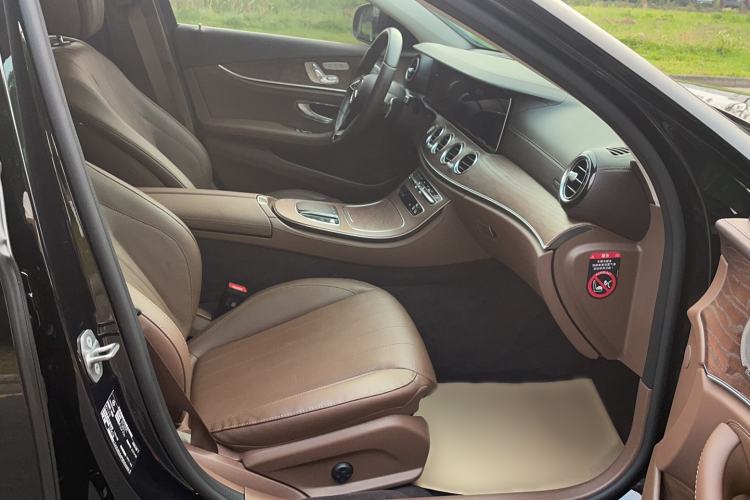 Used Mercedes-Benz E-Class 2023 Updated E 300 L Fashion Edition Right Front Seat
