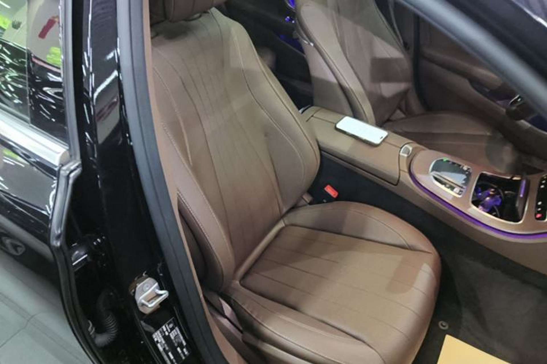 Used Mercedes-Benz E-Class 2023 Updated E 300 L Fashion Edition Right Front Seat