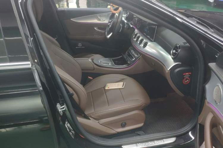 Used Mercedes-Benz E-Class 2023 Restyled E 300 L Sport Luxury Edition Right Front Seat