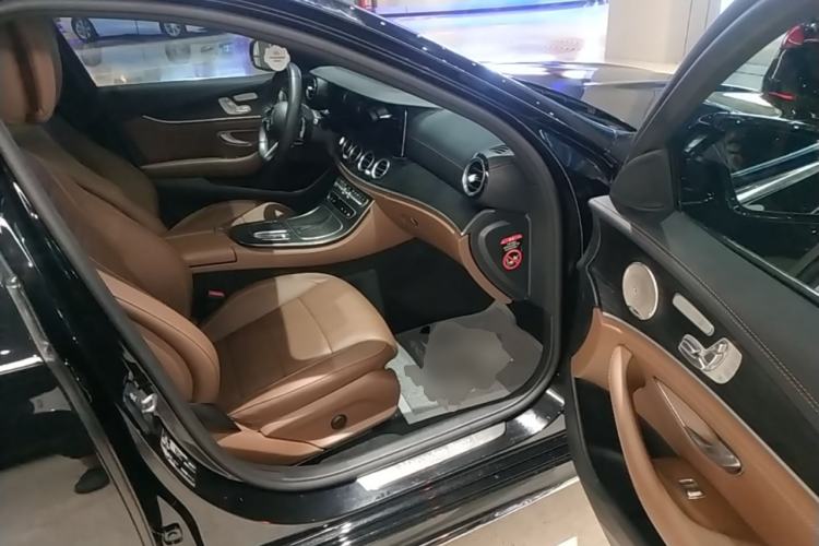 Used Mercedes-Benz E-Class 2023 Restyled E 300 L Sport Luxury Edition Right Front Seat