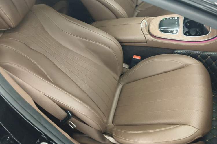 Used Mercedes-Benz E-Class 2023 Updated E 300 L Fashion Edition Right Front Seat