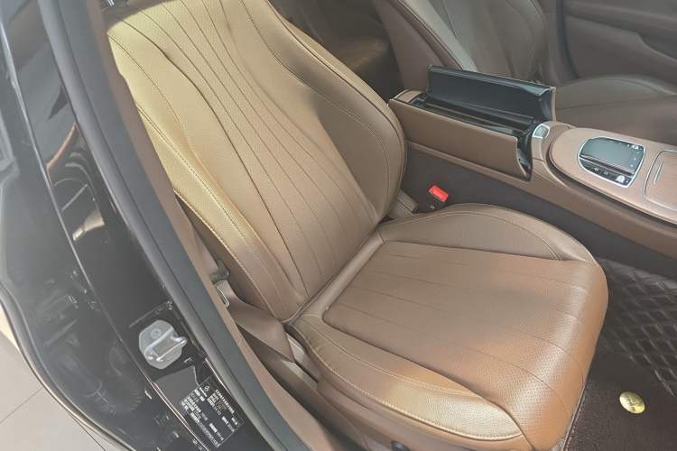Used Mercedes-Benz E-Class 2023 Updated E 300 L Luxury Edition Right Front Seat
