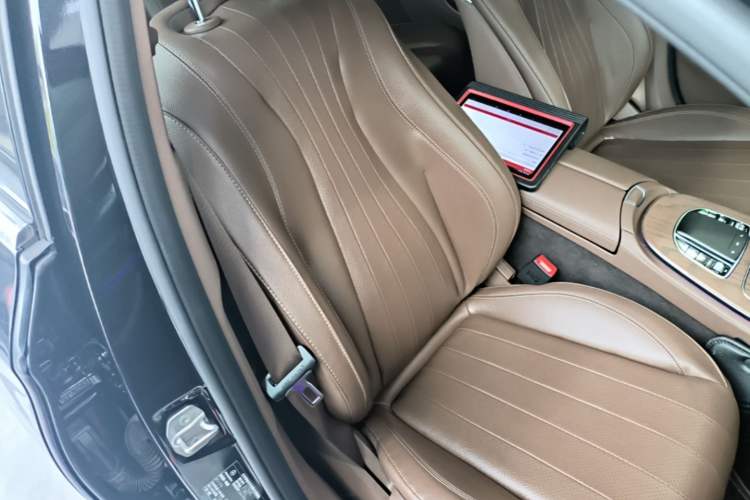 Used Mercedes-Benz E-Class 2023 Updated E 300 L Luxury Edition Right Front Seat