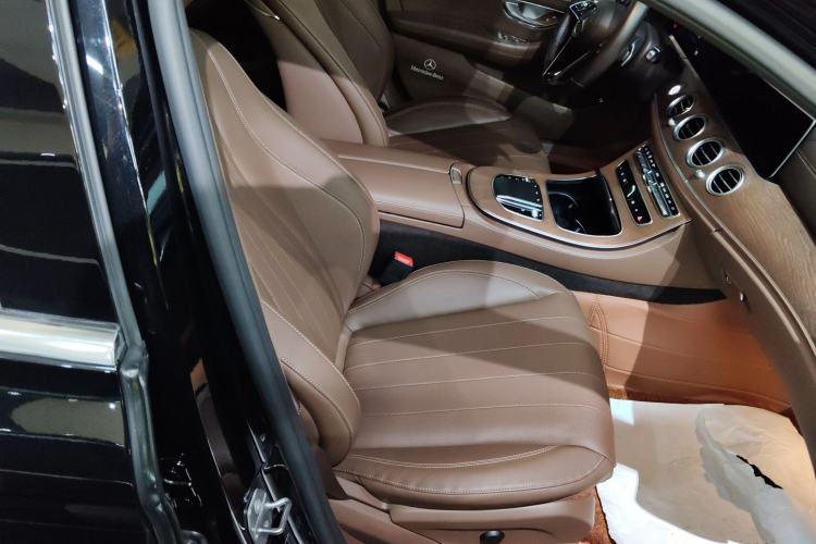 Used Mercedes-Benz E-Class 2023 Updated E 300 L Fashion Edition Right Front Seat
