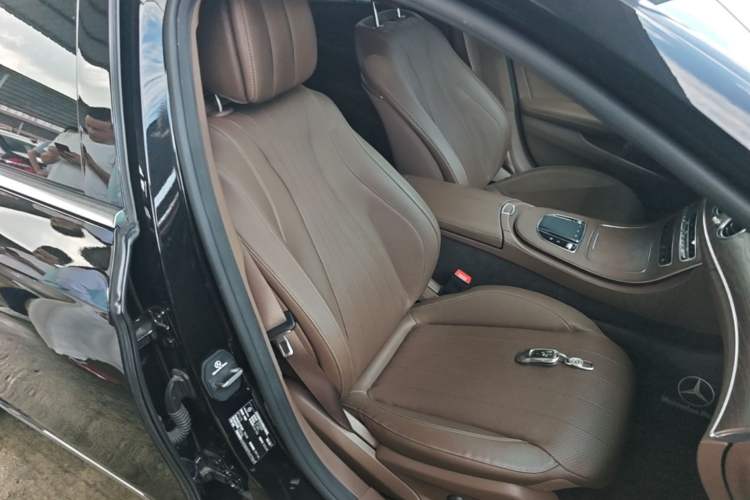 Used Mercedes-Benz E-Class 2023 Updated E 300 L Luxury Edition Right Front Seat