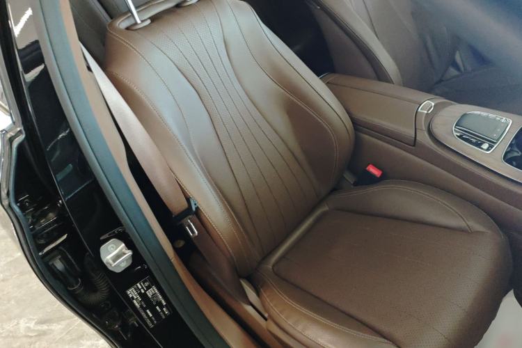 Used Mercedes-Benz E-Class 2023 Updated E 300 L Fashion Edition Right Front Seat