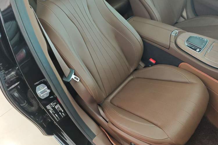 Used Mercedes-Benz E-Class 2023 Updated E 300 L Fashion Edition Right Front Seat