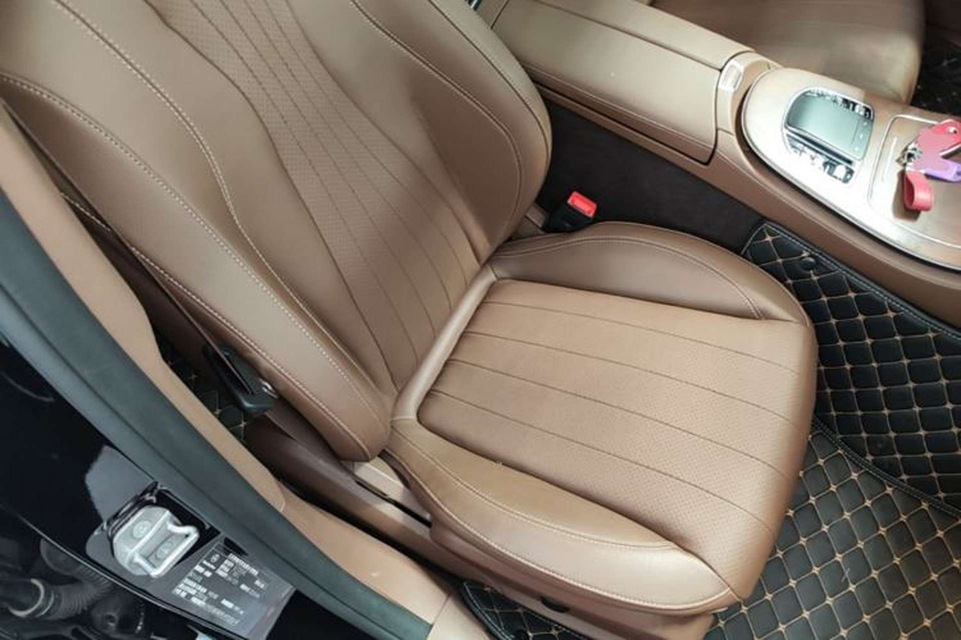 Used Mercedes-Benz E-Class 2023 Updated E 300 L Luxury Edition Right Front Seat