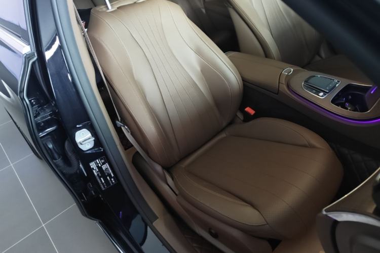 Used Mercedes-Benz E-Class 2023 Updated E 300 L Fashion Edition Right Front Seat