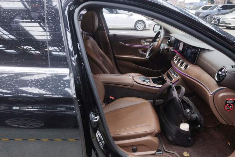 Used Mercedes-Benz E-Class 2023 Updated E 300 L Fashion Edition Right Front Seat