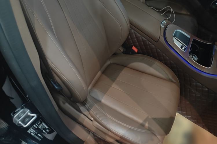 Used Mercedes-Benz E-Class 2023 Updated E 300 L Fashion Edition Right Front Seat