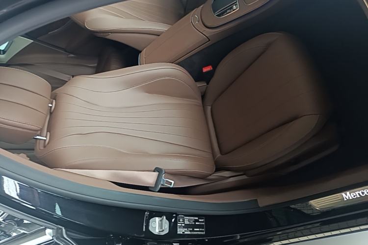 Used Mercedes-Benz E-Class 2023 Updated E 300 L Fashion Edition Right Front Seat