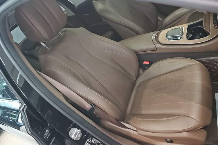 Used Mercedes-Benz E-Class 2023 Updated E 300 L Luxury Edition Right Front Seat