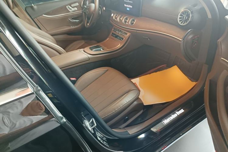 Used Mercedes-Benz E-Class 2023 Updated E 300 L Fashion Edition Right Front Seat