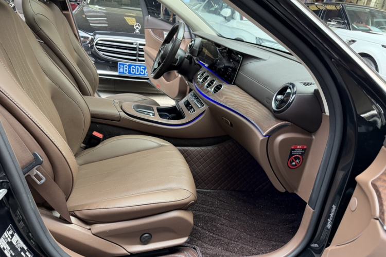 Used Mercedes-Benz E-Class 2023 Updated E 300 L Fashion Edition Right Front Seat