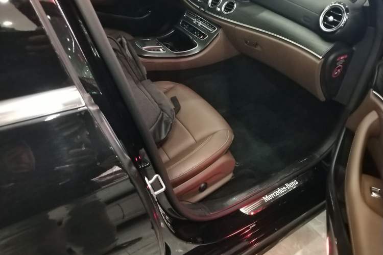 Used Mercedes-Benz E-Class 2023 Restyled E 300 L Sport Luxury Edition Right Front Seat