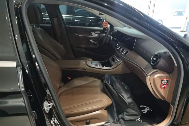 Used Mercedes-Benz E-Class 2023 Updated E 300 L Fashion Edition Right Front Seat