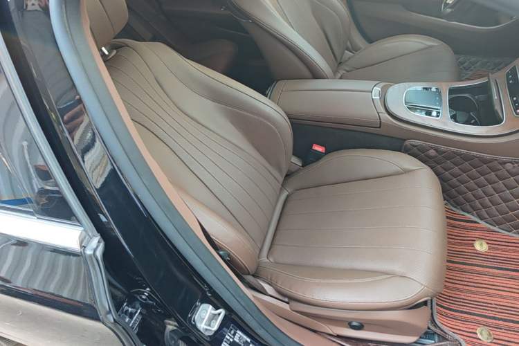 Used Mercedes-Benz E-Class 2023 Updated E 300 L Luxury Edition Right Front Seat