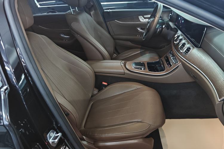 Used Mercedes-Benz E-Class 2023 Updated E 300 L Fashion Edition Right Front Seat
