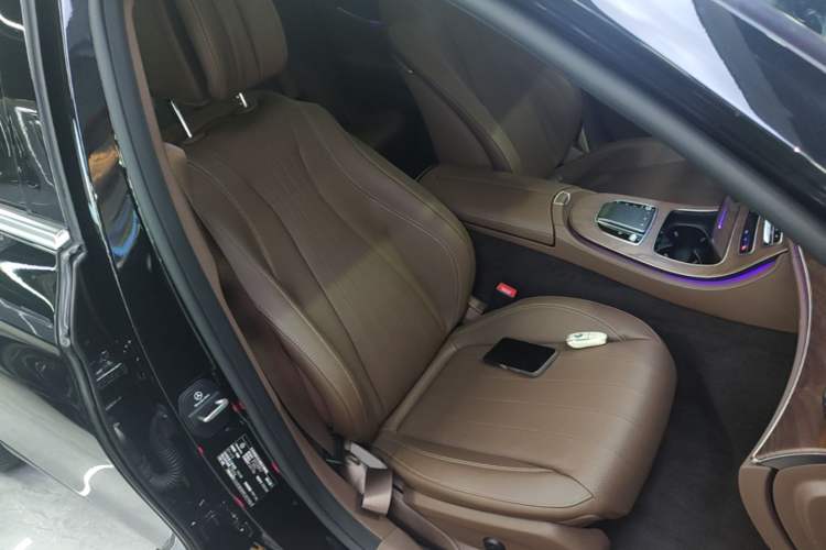 Used Mercedes-Benz E-Class 2023 Updated E 300 L Fashion Edition Right Front Seat