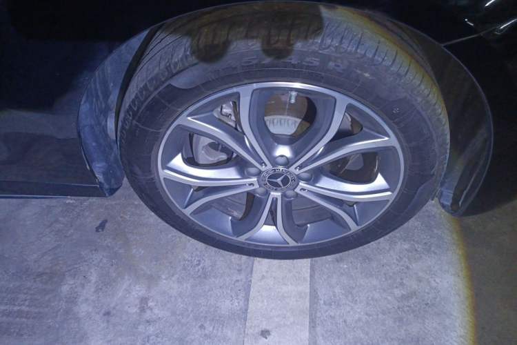 Used Mercedes-Benz E-Class 2023 E 300 L Sporty and Stylish Model Right Front Wheel Hub