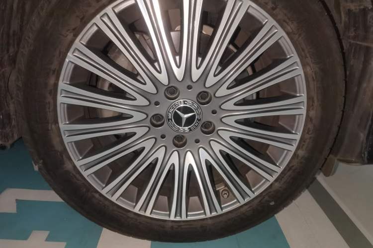 Used Mercedes-Benz E-Class 2023 E 300 L Sport Luxury Edition Right Front Wheel Hub