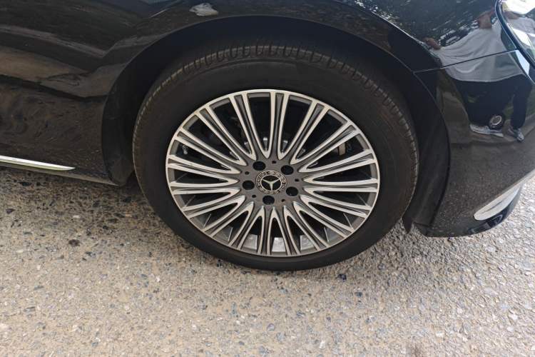 Used Mercedes-Benz E-Class 2023 E 300 L Luxury Model Right Front Wheel Hub