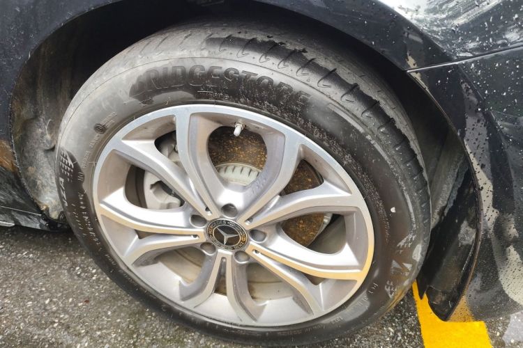 Used Mercedes-Benz E-Class 2023 E 300 L Sporty and Stylish Model Right Front Wheel Hub