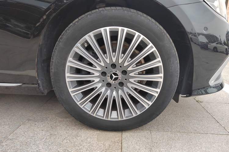 Used Mercedes-Benz E-Class 2023 E 300 L Sport Luxury Edition Right Front Wheel Hub