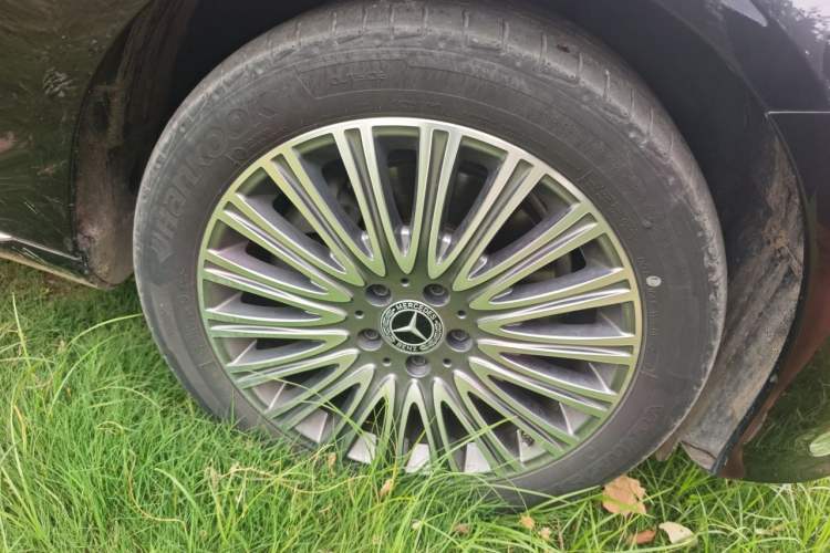 Used Mercedes-Benz E-Class 2023 E 300 L Stylish Model Right Front Wheel Hub