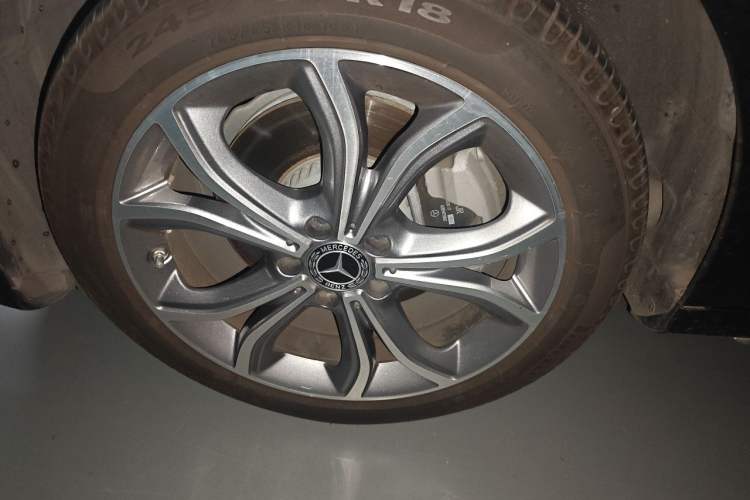 Used Mercedes-Benz E-Class 2023 Restyled E 300 L Sport Luxury Edition Right Front Wheel Hub