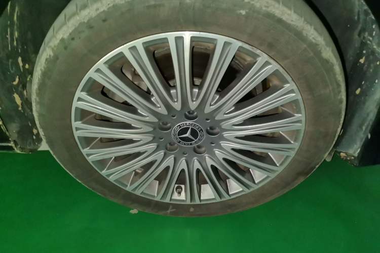 Used Mercedes-Benz E-Class 2023 E 300 L Luxury Model Right Front Wheel Hub