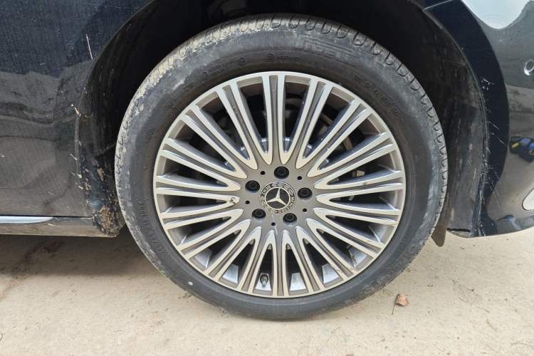Used Mercedes-Benz E-Class 2023 E 300 L Stylish Model Right Front Wheel Hub