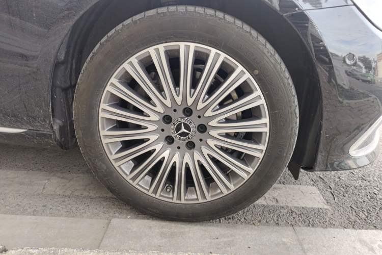 Used Mercedes-Benz E-Class 2023 E 300 L Luxury Model Right Front Wheel Hub